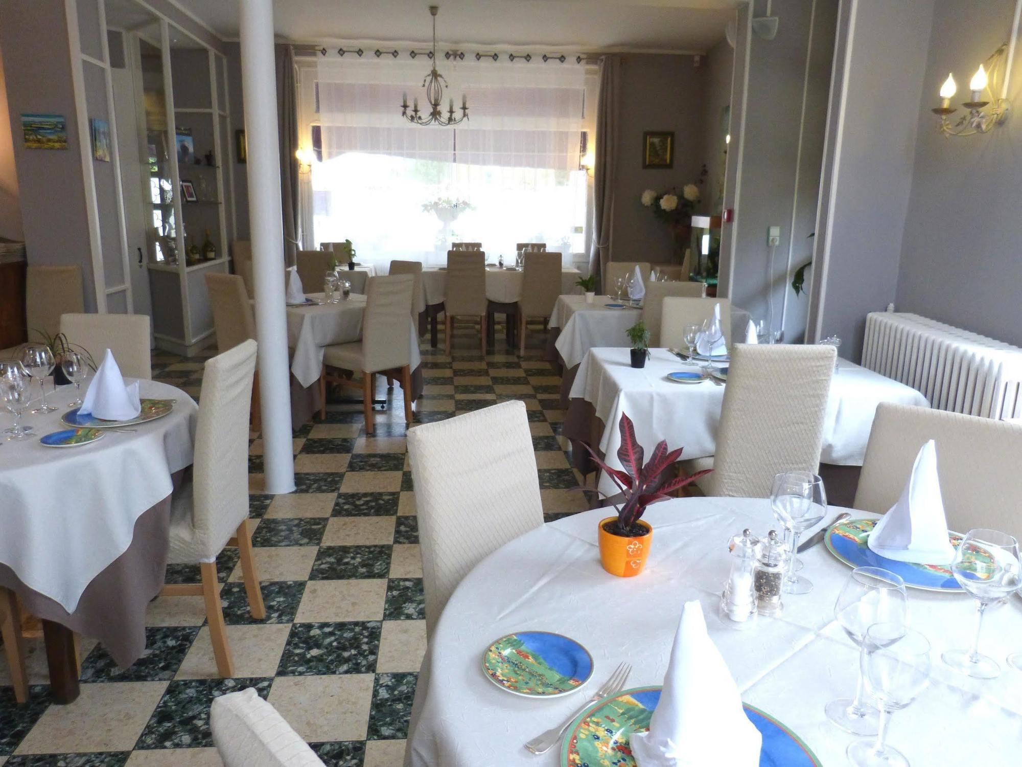 Hotel Restaurant "Le Relais" Courtenay  Εξωτερικό φωτογραφία